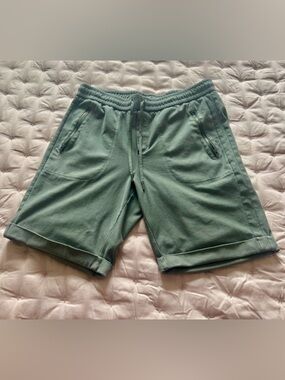 Athleta Farallon Bermuda Shorts Women Size 8 Sage Drawstring Zip Pocket Casual